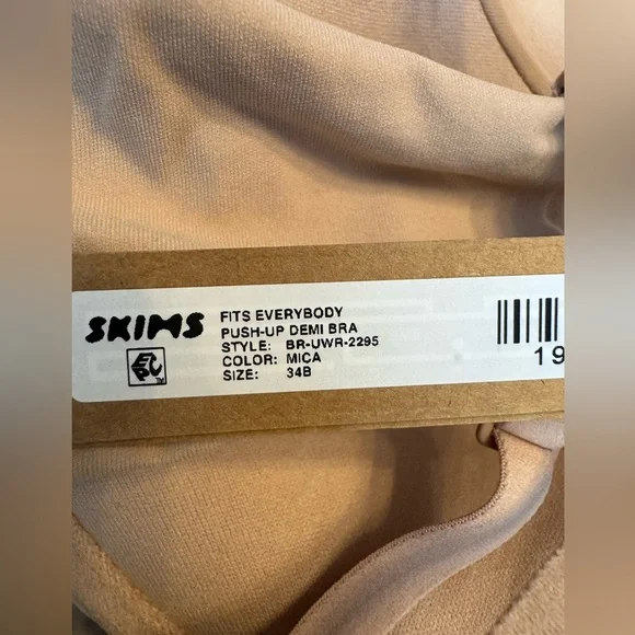 SKIMS FITS EVERYBODY PUSH-UP BRA - Picture 8 of 13